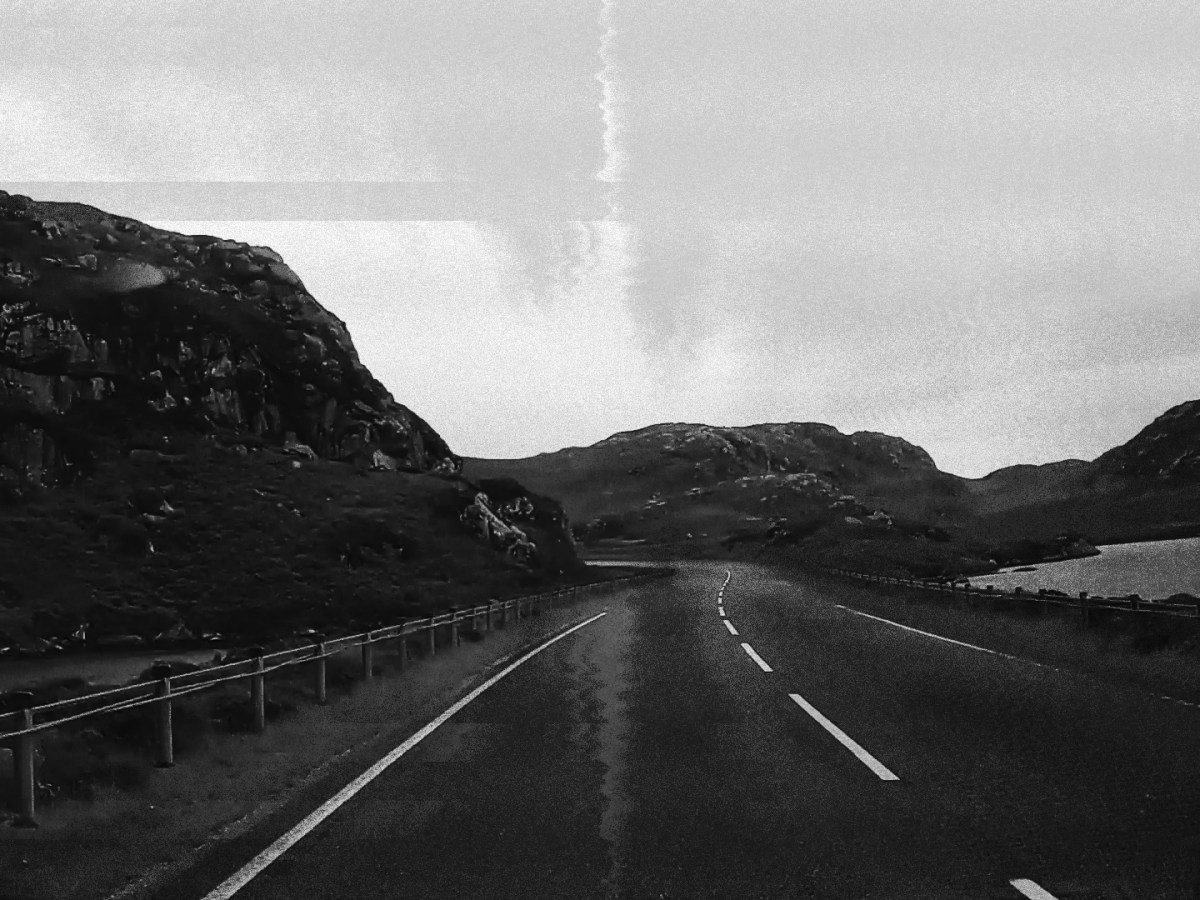 Distance: album YouTube&nbsp;premiere